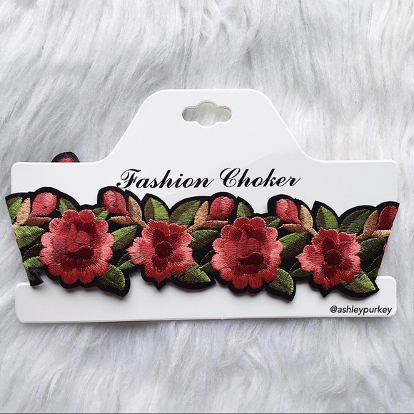 🌸4 for $10🌸 Red rose embroidered choker necklace - Picture 2 of 4